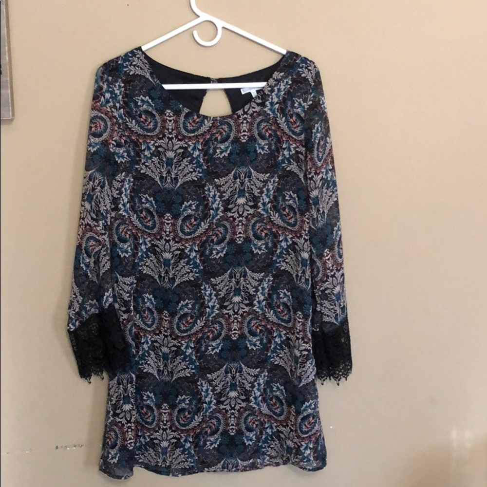 Charlotte Russe Long Sleeve Keyhole Back Size Med